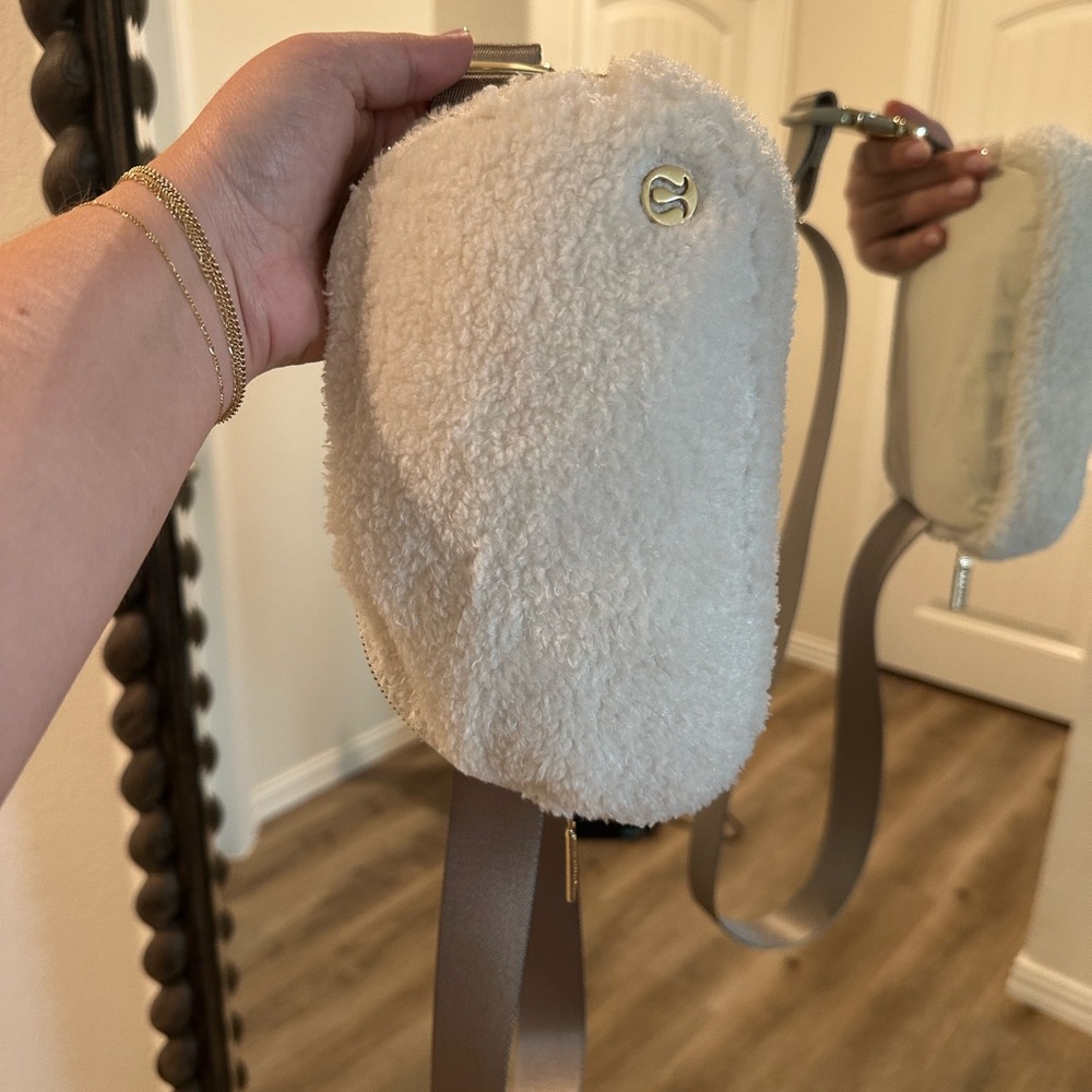 Lululemon | Everywhere Belt Bag Fleece
